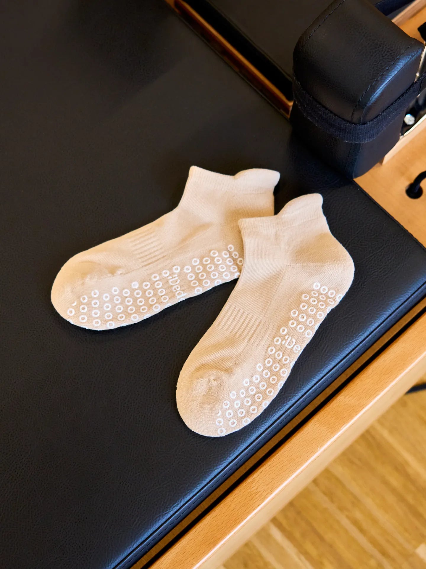 beige-pilates-yoga-socks-e6/e655a2dba4b636f3b863fa13b1ba8d15e323da38